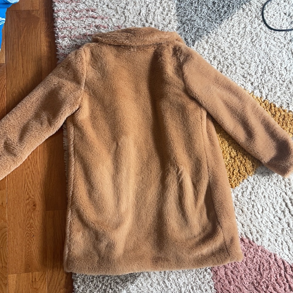 Women’s fuzzy coat! never worn, been in my closet! - Picture 4 of 4